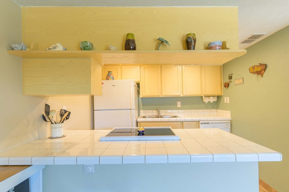 Tiki 254 - Beachfront Getaway With Heated Pools 1 Bedroom Condo