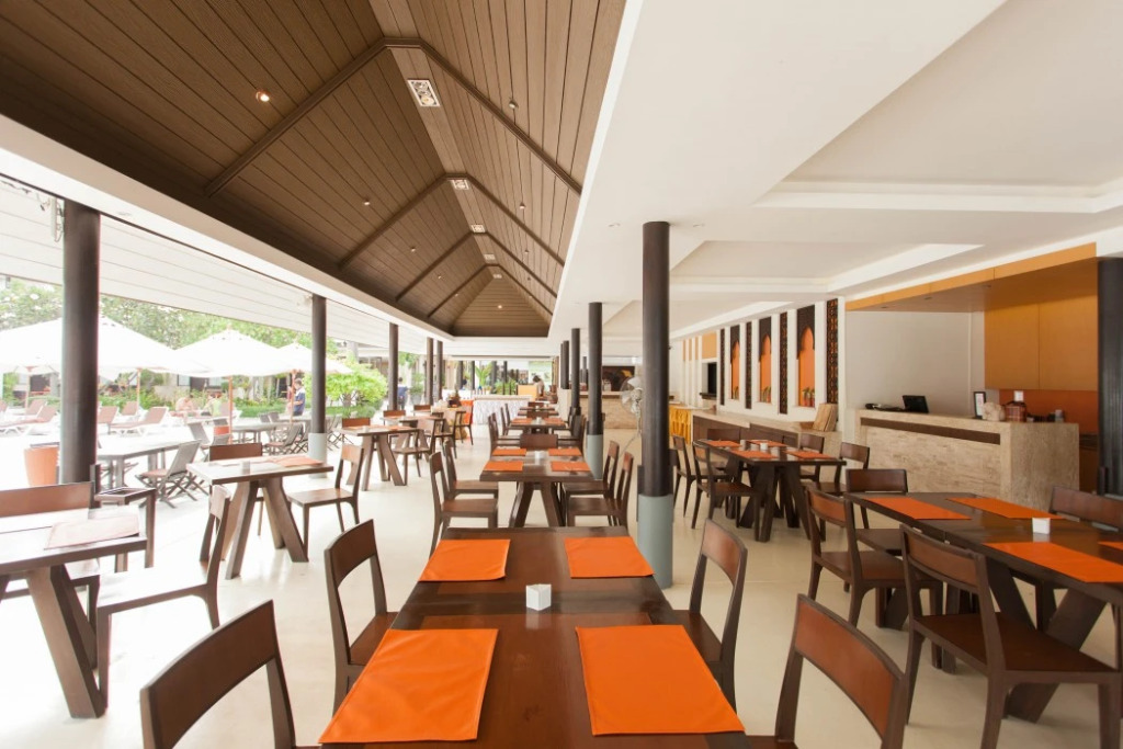 Iyara Beach Hotel And Plaza