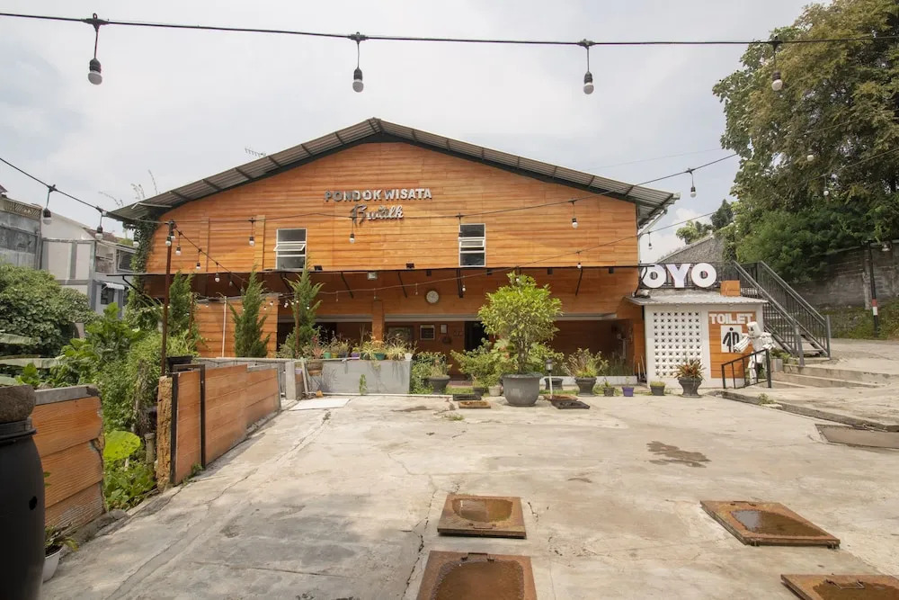 OYO 3283 Bwalk Hotel