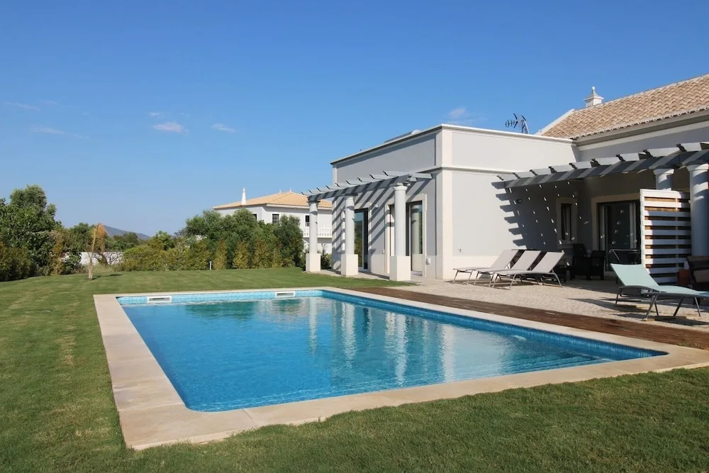 Semi-detached Villa With Pool In Rural Setting