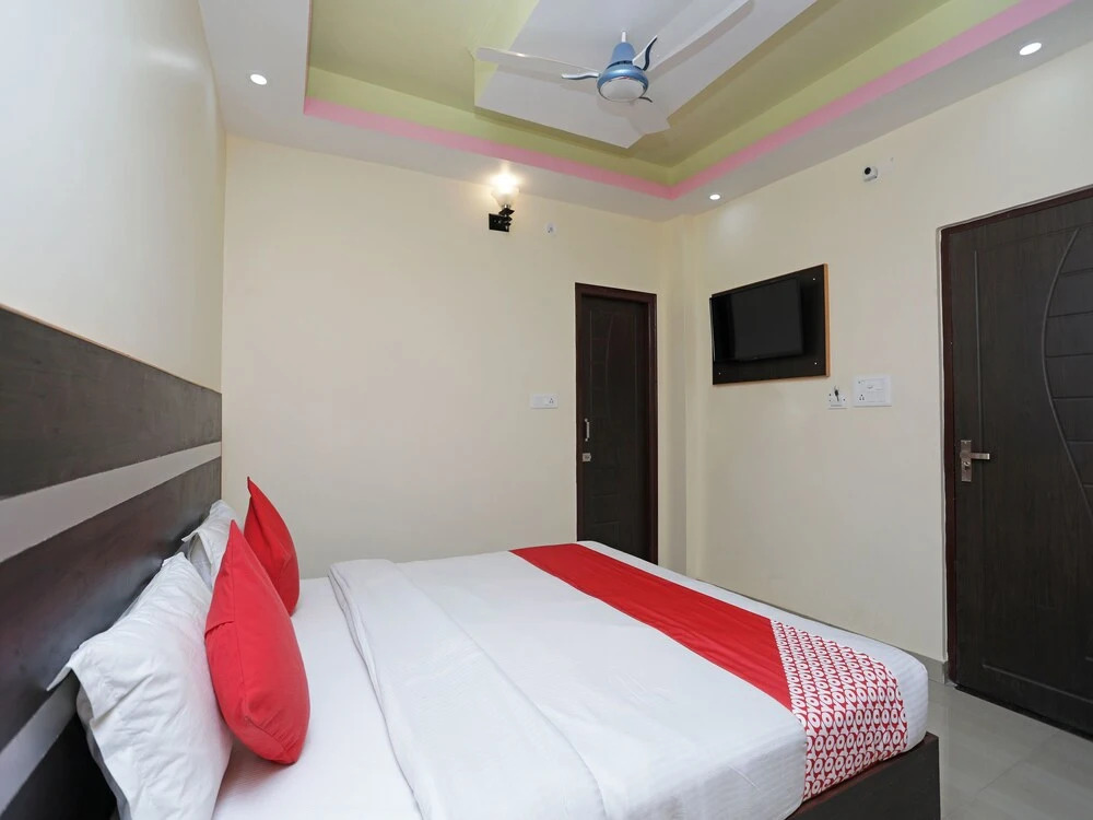 OYO 13796 Stay Inn