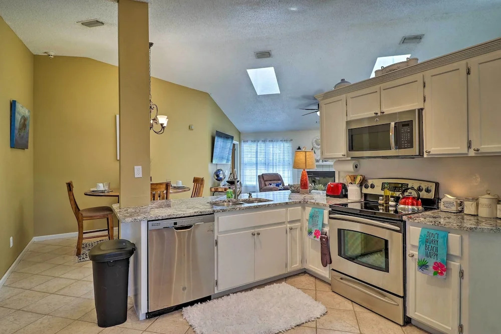 Pet-friendly Amelia Island Home ~ 1 Mi to Beach!