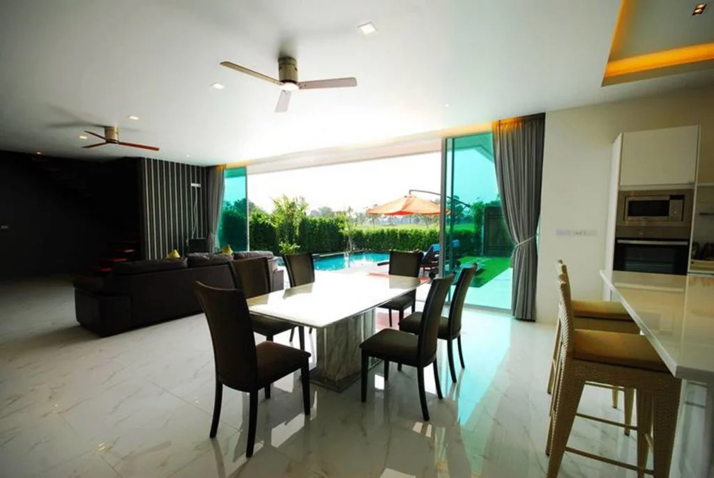 Aria Lake and Golf Villa
