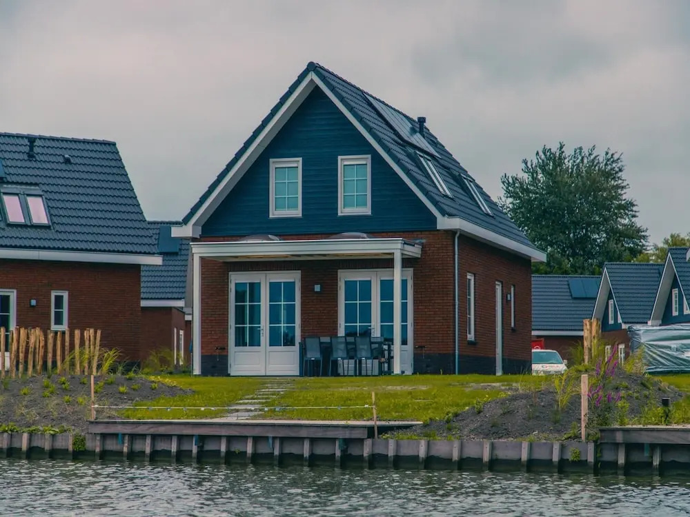 Sustainable Water Villa With Sauna