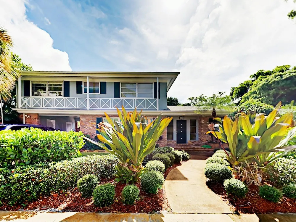 Pershing Way - 4 Br Home