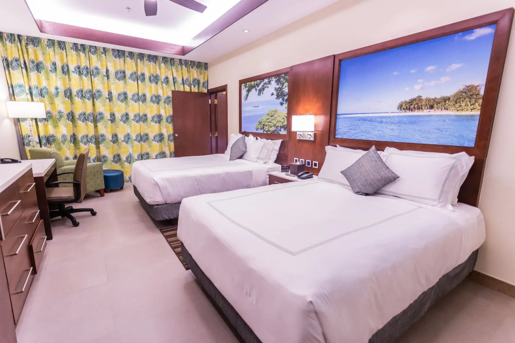 Surfrider Resort Hotel