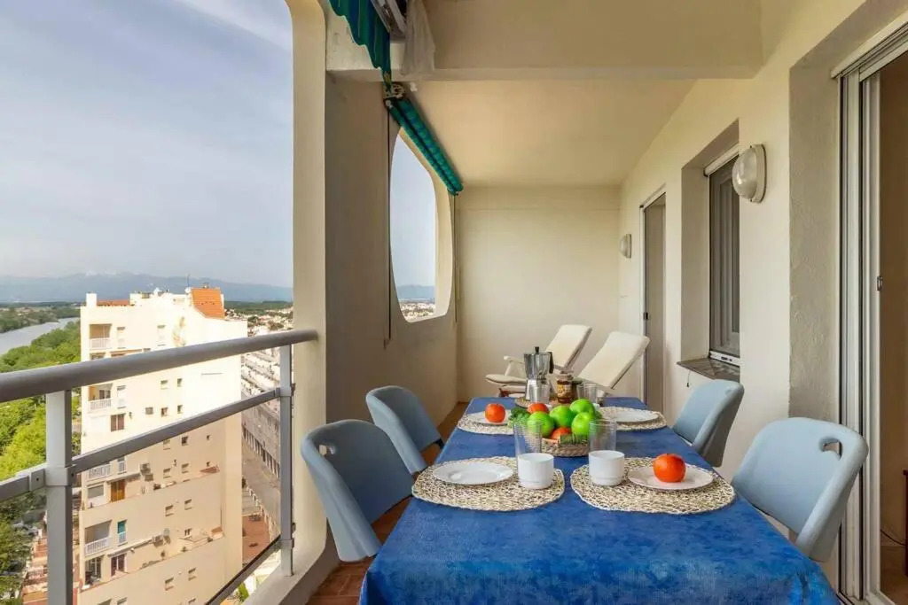 103-Apartamento de dos habitaciones junto al mar