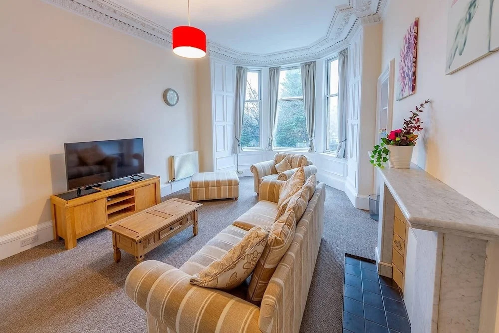 Incredible Victorian 4 Bedroom Apartment