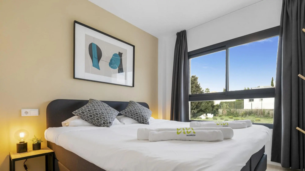 Roli in Estepona with 2 bedrooms and 2 bathrooms
