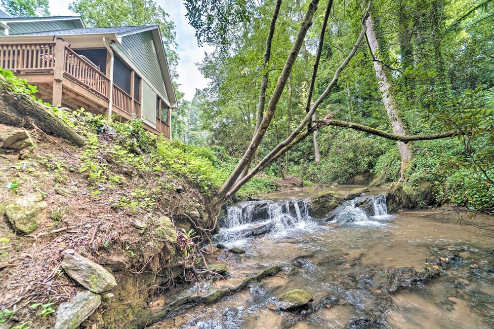 Hootenanny at Horton Creek: Creekside Escape!