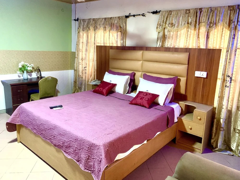 Sundowner Lodge
