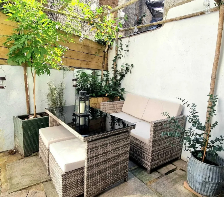 Spacious & Renovated 1-bed Garden Flat in London