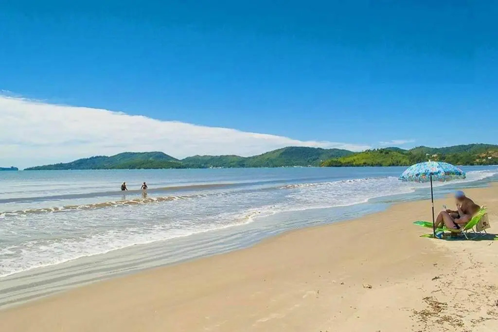 Lindo apto de 3 quartos, a 100m da praia, com ar-condicionado em todos os ambientes