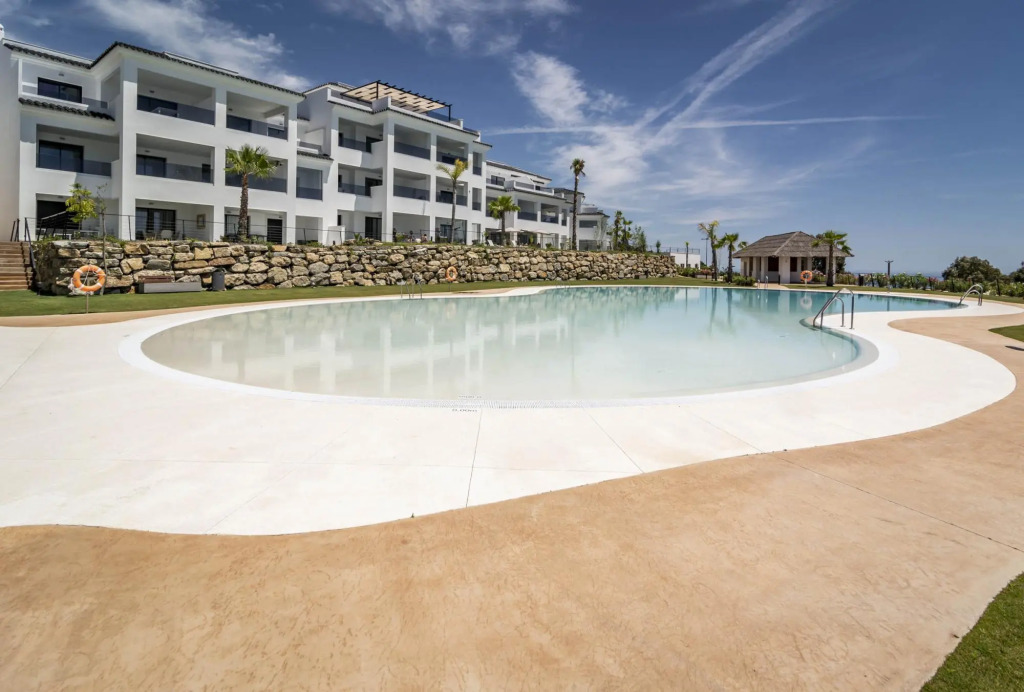 LAE23i- Apotel Estepona Hills by roomservices