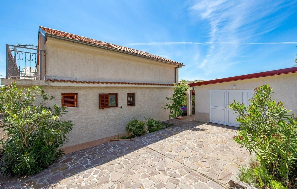 Amazing Home in Karlobag With 3 Bedrooms and Wifi