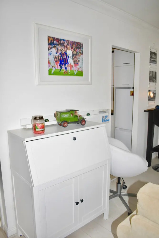 Trendy 2 Bedroom Apartment Near City Centre