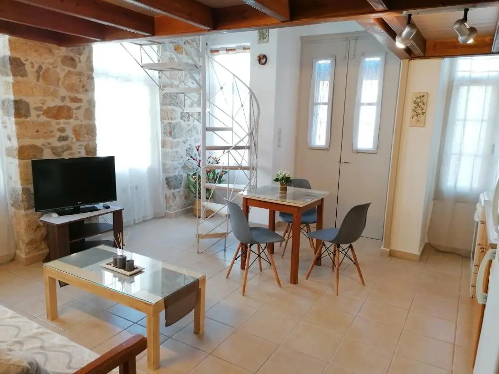 THEOS APARTMENTS