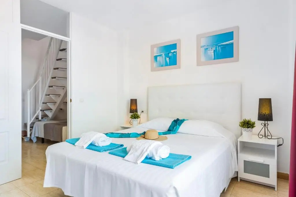 1314 FABULOUS 2 BEDROOM Accommodation ROOF TERRACE