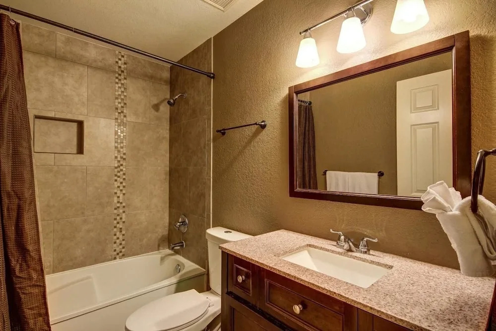 SLS Janice Luxury Home - FREE Heated Pool, Spa, Pool Table & More