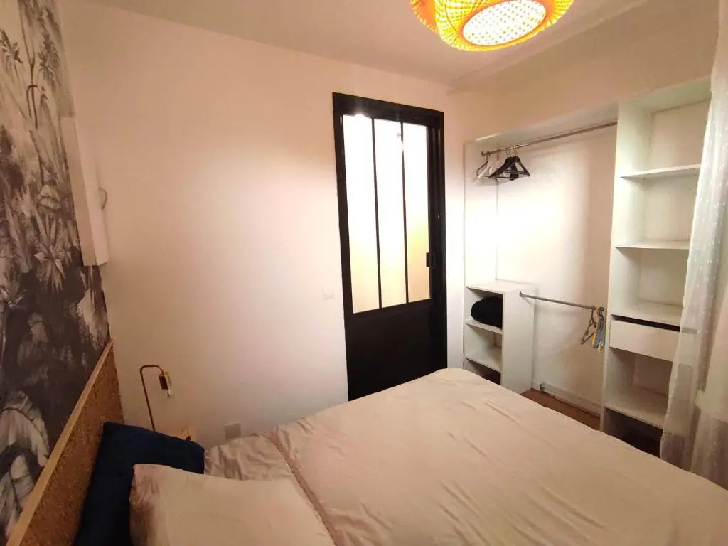 Joli 2 pièces sur le port avec piscine, terrasse, parking