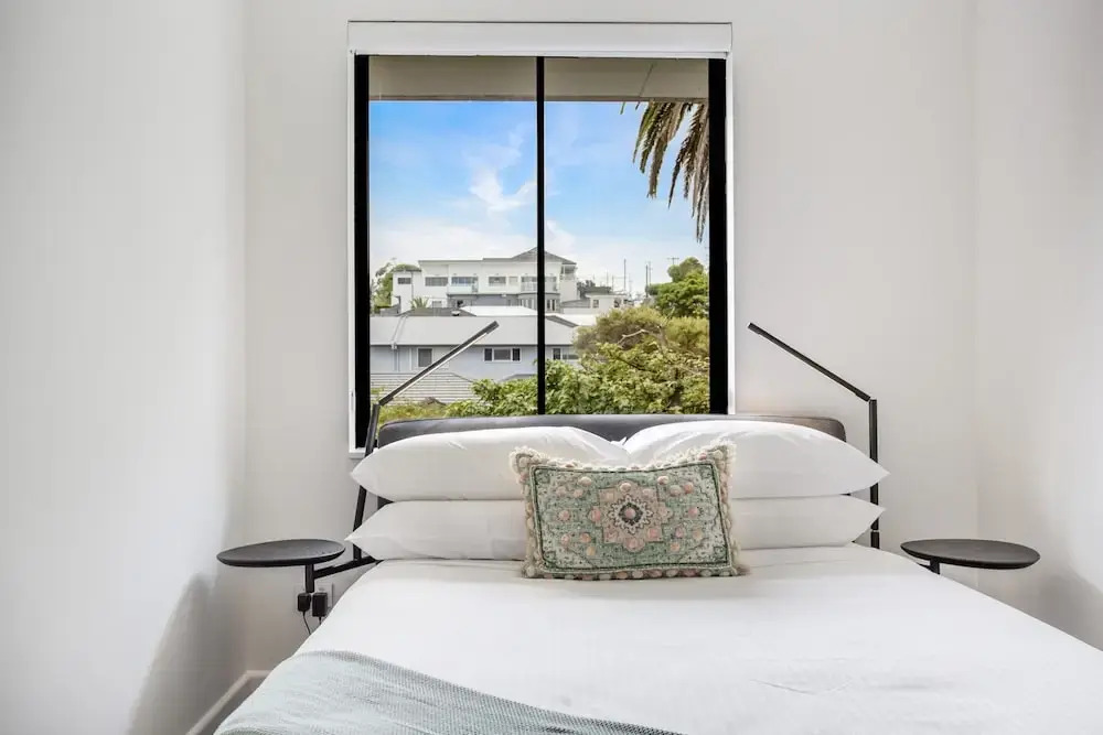North-east Facing Modern 2-bed Apartment