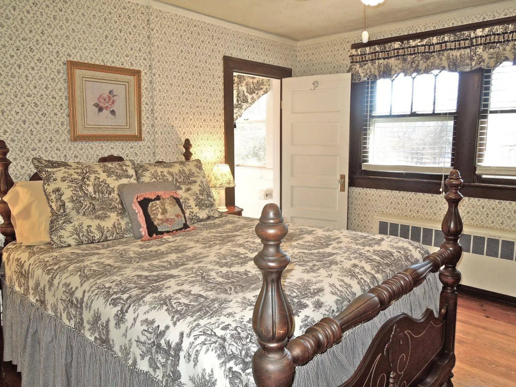 Oakland Cottage Bed and Breakfast