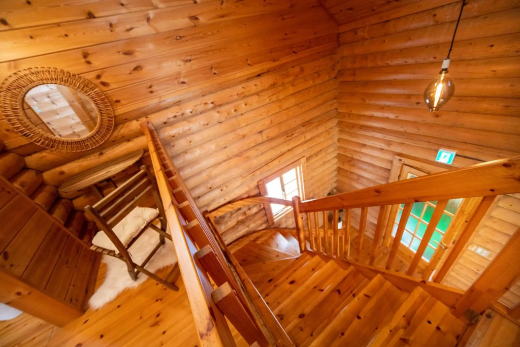 Awaji Large Log house in Goshiki 2