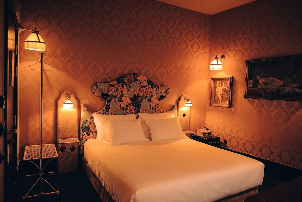 Pensão Amor Madams Lodge