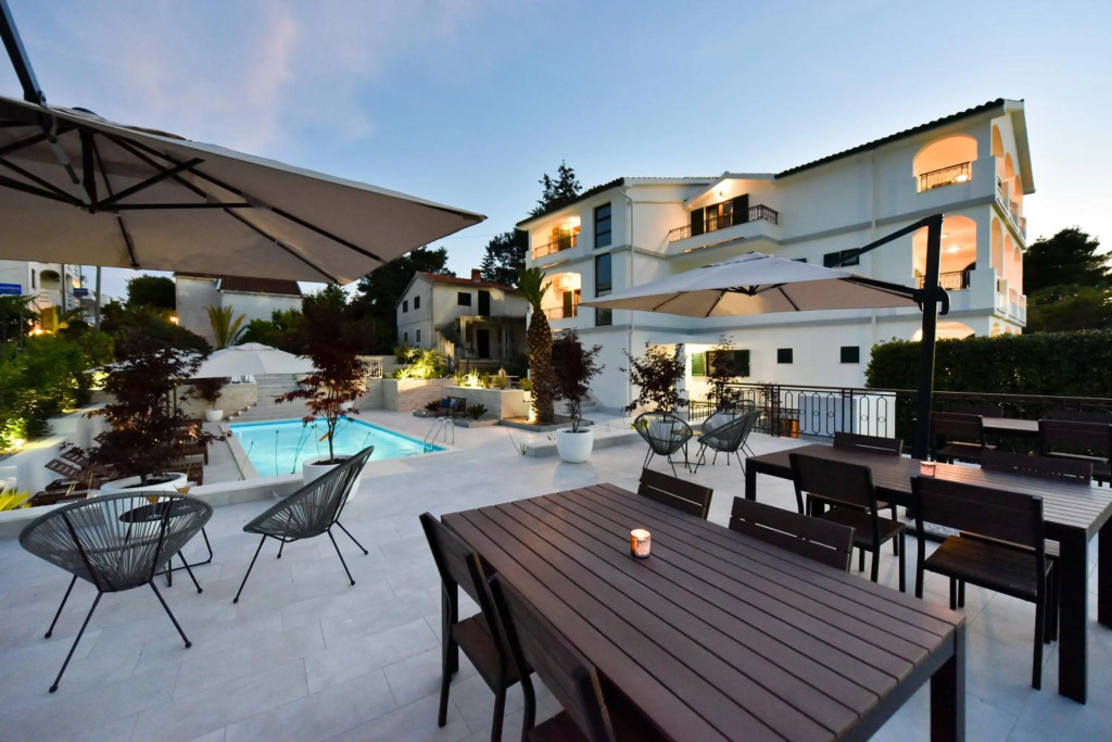 Mediterraneo Garden Apartments