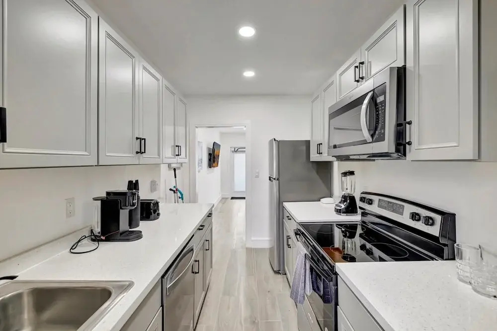 Studio off Las Olas- Steps to the Beach