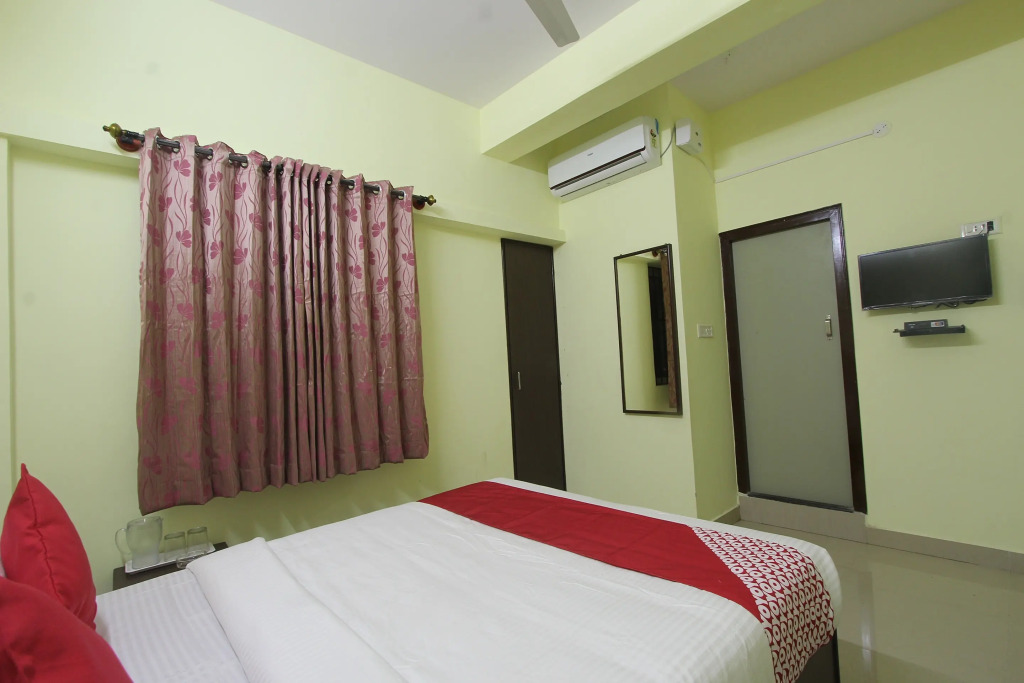 Hotel O V R Residency Near Sri Amruth Chithra Mandira