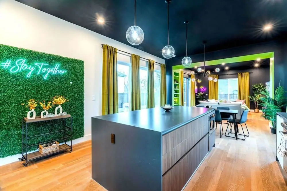Chic 4Br Pool House - Steps To South 1St Street