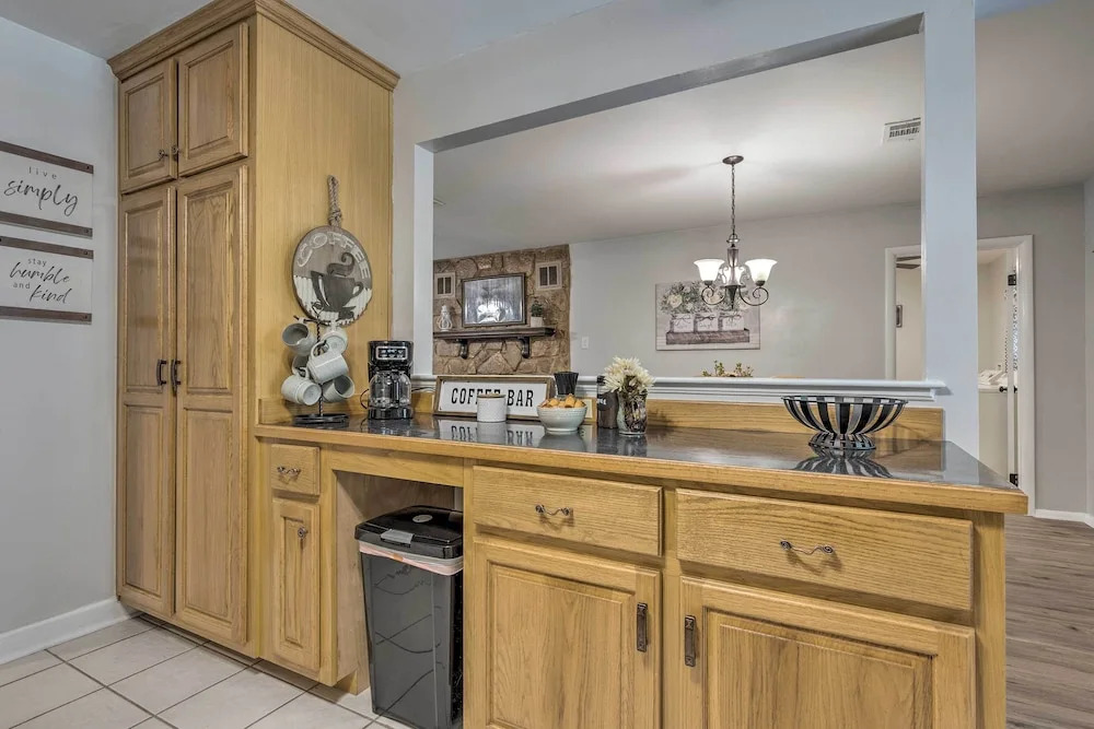 Charming Gulfport Escape: Half-mile to Beach!