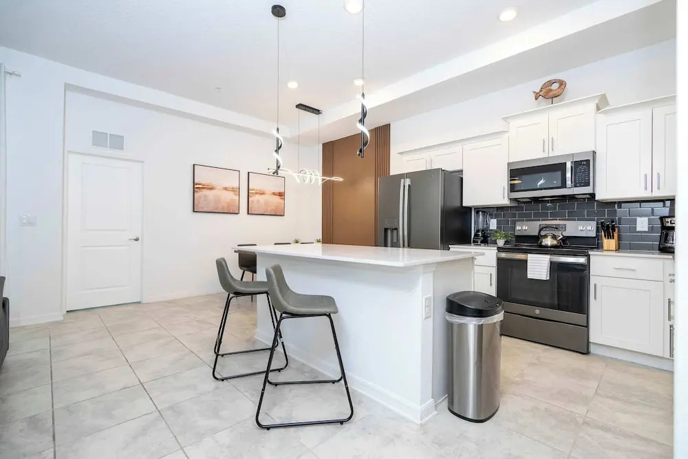 Themed Apartment Walk to Disney & Lake Access
