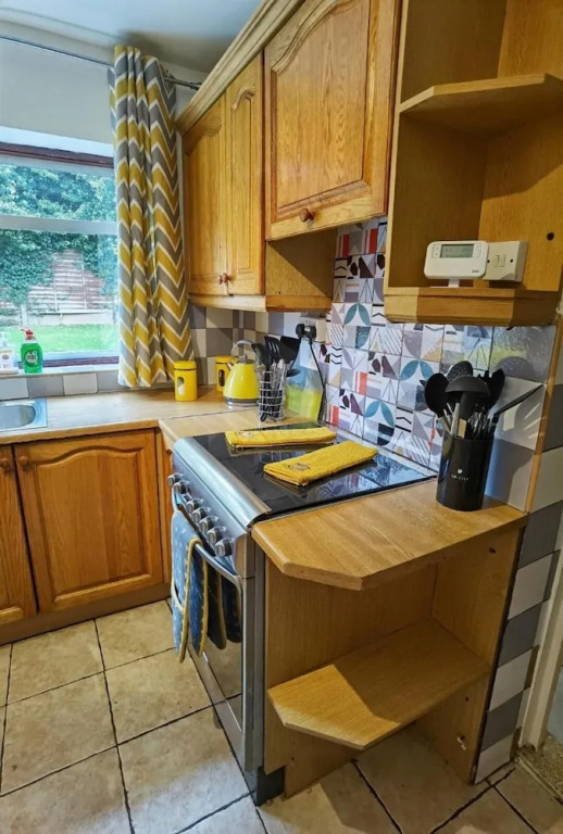5 Bedroomed House Available for Guests and Contractors Wifi Parking