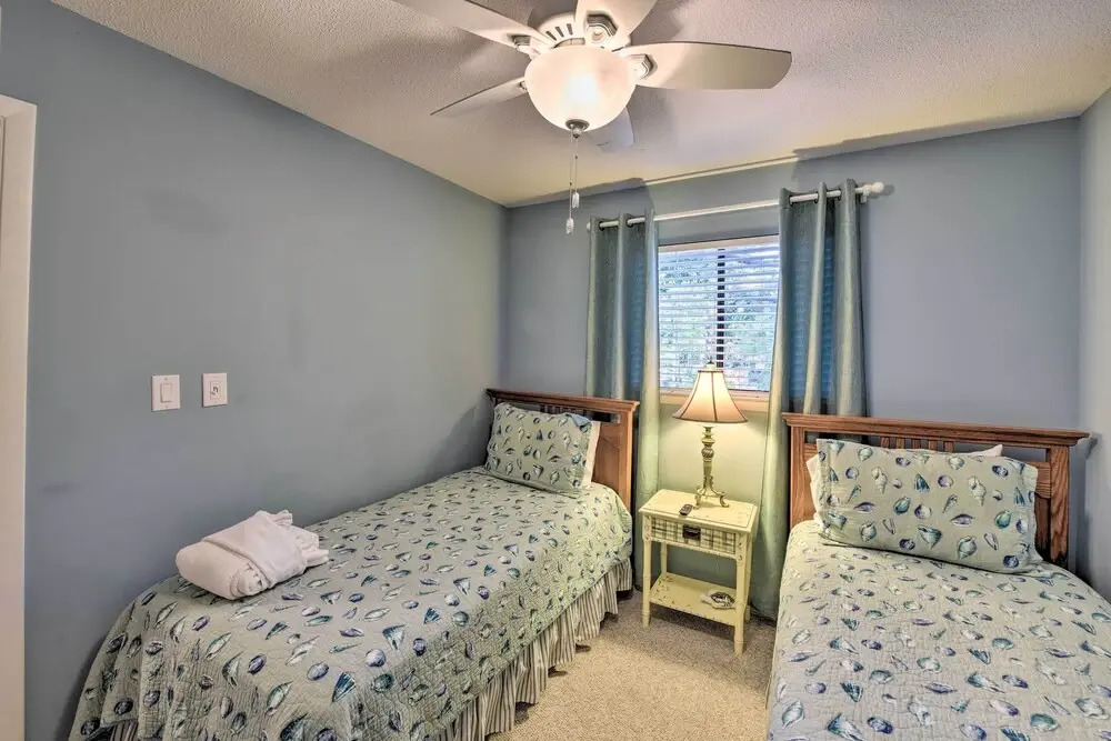 Walk to Beach: Hilton Head Condo w/ Pool Access