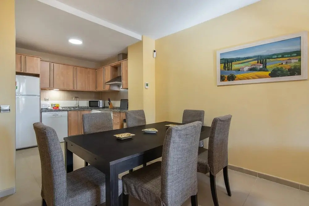 Cozy Beach Apartment for 5