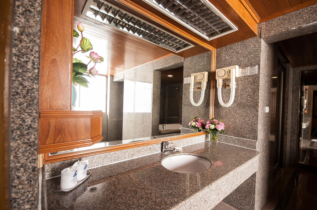 Diamond Plaza Hotel