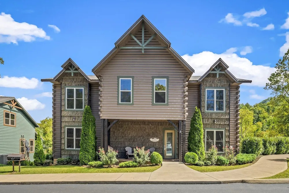 The Majestic Pine Retreat 13 Bedroom Home by Redawning