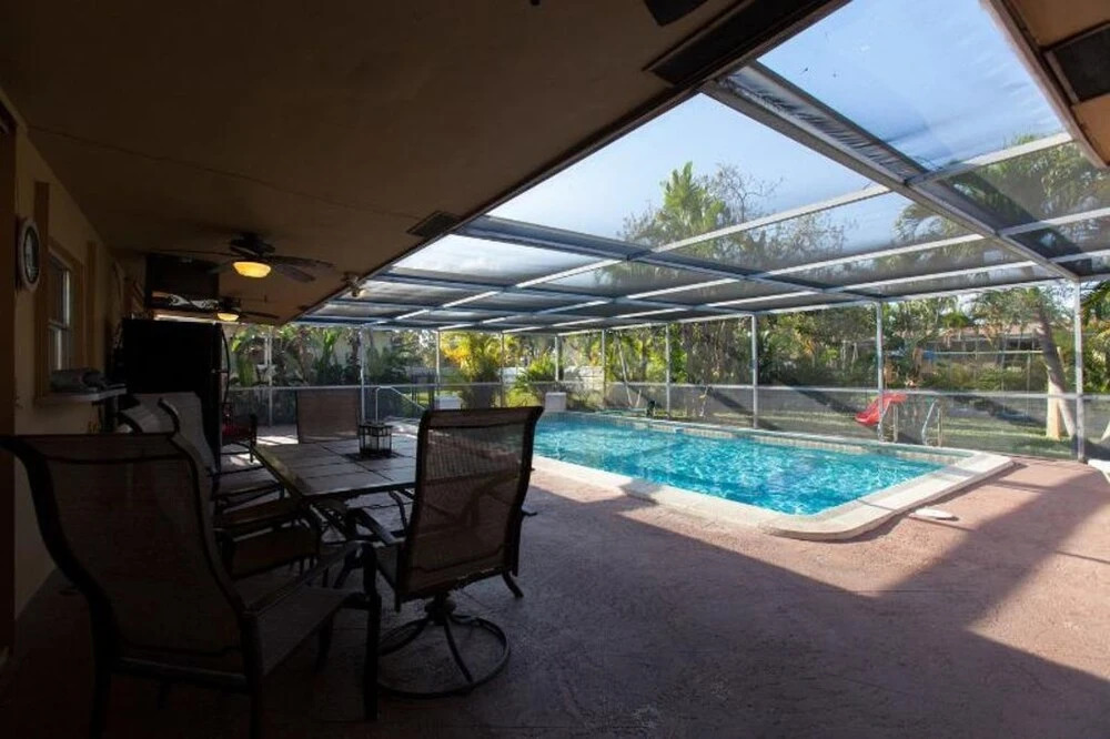 Hollywood Hills 4 Bedrooms 3 Bathrooms Home