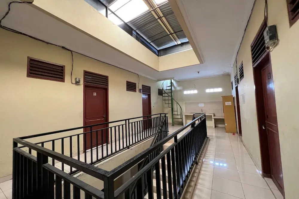 Hotel O Qq Kost Near Pantai Kebesaran Beach