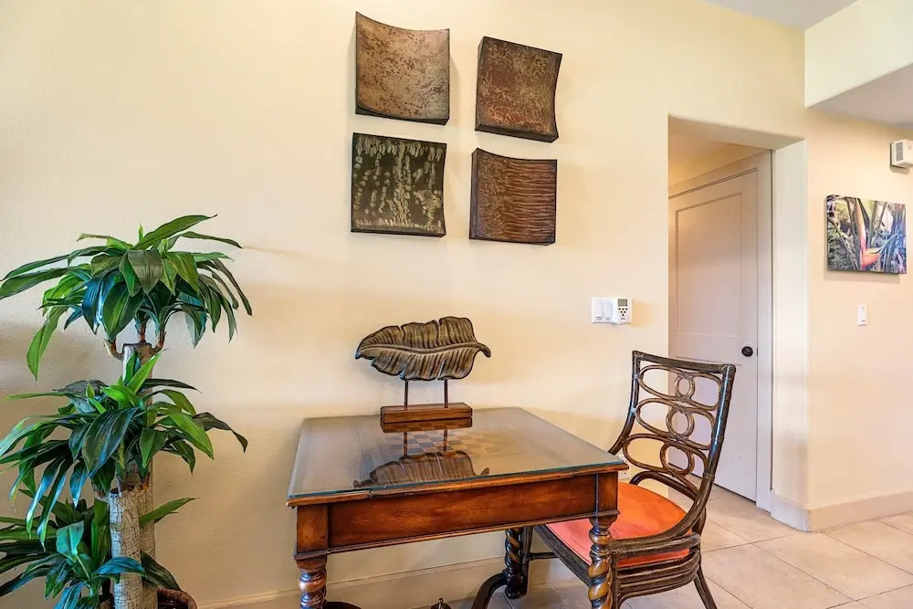 Ground Floor, Ocean View, Walking Distance to Shops, Food & Beach! - Vrkcv