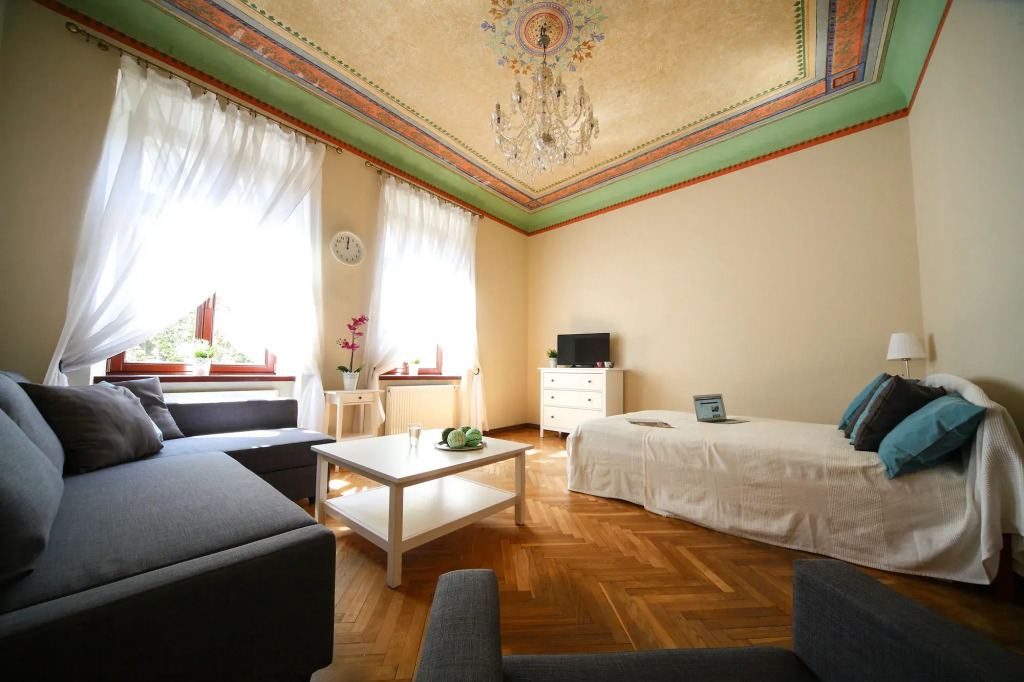 FriendHouse Apartments – Old City