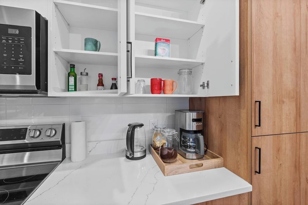 Luxurious Large 3 Bedroom Loft Saskatchewan Drive