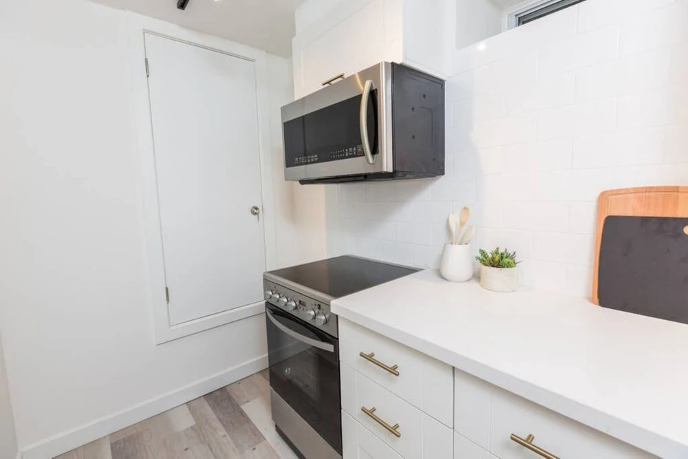 1 Bedroom Trendy Condo in Trinity Bellwoods