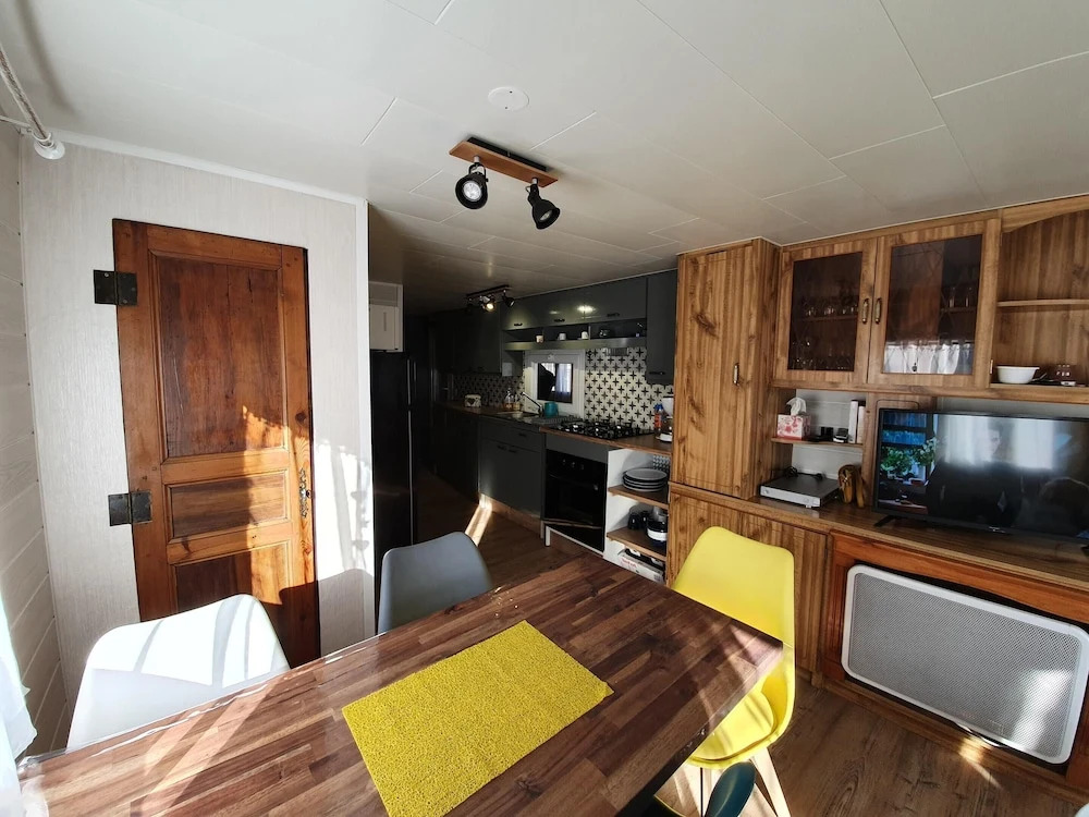 Bungalow With 2 Bedrooms in Besse-et-saint-anastaise, With Pool Access and Furnished Garden
