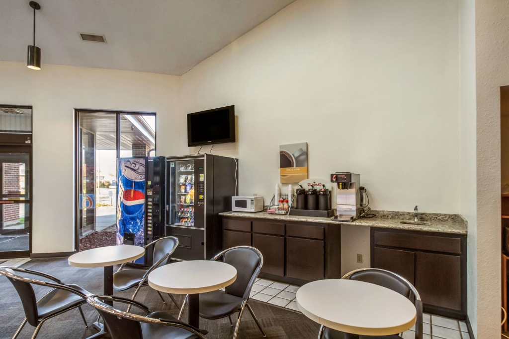 Motel 6-Saukville, WI