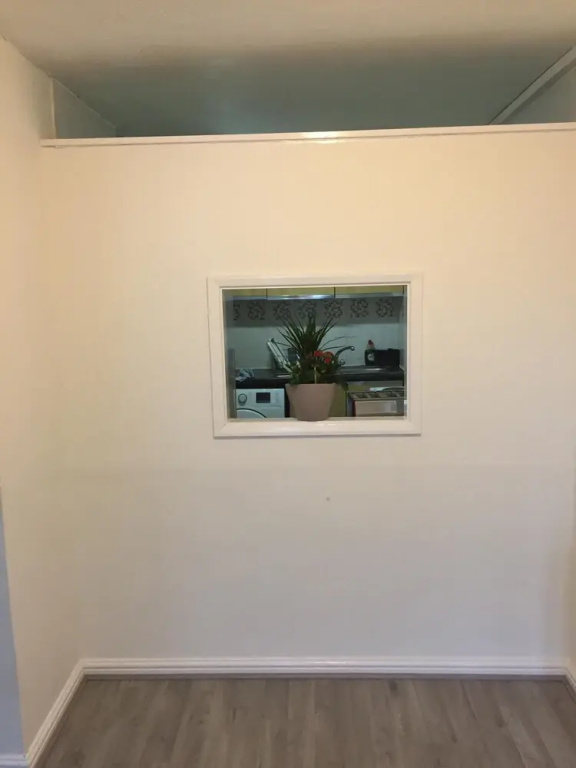 Gatwick Apartments, Direct Link to London