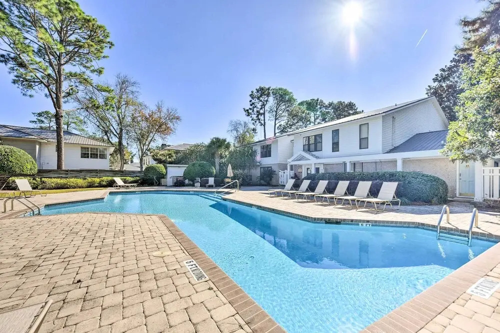 St Simons Island Condo Getaway: 2 Mi to Beach