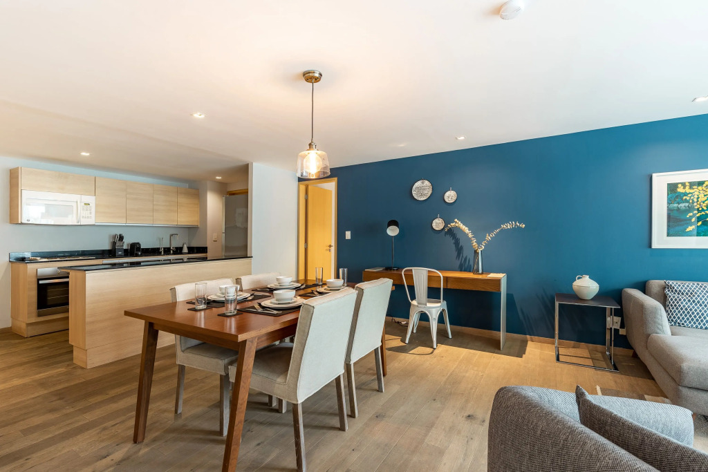 Executive 1BR Oasis With Kitchen & Private Balcony